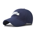 Détail de la broderie 3D nothing blanche sur une casquette en coton bleu foncé - Bleu marine