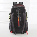 Zaino outdoor nero e grigio ad alta capacità con zip rosse e dettagli verde neon - Nero