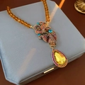 Collana vintage placcata in oro con ciondolo a carpa koi e strass colorati - Collana-Pesce Koi Colorato