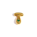 Gros plan détaillé du pendentif lettre T dorée orné d'une pierre précieuse cœur vert - Lettre T / Or / Gemme Coeur Vert