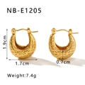 Dettaglio di orecchini a forma di U dorati martellati con misure 1,9cm e peso 7,4g - Oro a Forma di U Martellato (NB-E1205)