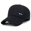 Gorra de béisbol de sarga azul oscuro con textura de lana y etiqueta metálica - Ajustable / Azul marino