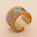 Handgefertigter Miyuki-Perlen Armreif mit gold-blau-violetten geometrischen Mustern - Gold Blau Lila Geometrisches Dreieck (MI-R23061402M)
