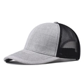 Dettaglio cappello baseball grigio con visiera curva e rete nera traspirante sul retro - Grigio Melange e Nero