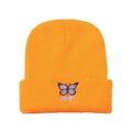 Détail de la broderie papillon violet et texte PREAMS sur le bonnet en tricot orange - M (56-58cm) / Orange