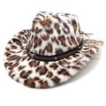 Dettaglio del cappello da cowboy leopardato con cinturino in pelle borchiato e testa di toro - M (56-58cm) / Corona a Cuore Beige