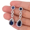 Klassische Tropfenohrringe mit saphirblauen Zirkonia und Mikro-Pavé auf silbernem Metall - Königsblau