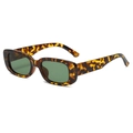 Retro rectangle sunglasses with tortoiseshell frame and dark green lenses - Leopard Green Lens