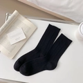 Klassische schwarze Damen-Rippsocken aus Baumwolle im minimalistischen ästhetischen Stil - Einheitsgröße / Schwarz