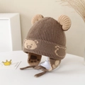 Dettaglio cappello in maglia con orecchie da orso e paraorecchie accoglienti - 3-8 Anni / Marrone