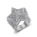 Detalle macro de anillo de estrella plateado con pavé de circonitas y acabado cepillado - US 7 / Color Acero