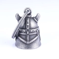 Dettaglio del campanello a elmo vichingo in argento antico con trama in rilievo e gancio - Argento Vintage Con Anello Portachiavi (GBK-031)