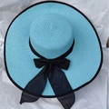 Cappello da sole in paglia azzurro a tesa larga con fiocco nero decorativo da mare - Taglia Unica (55-58cm) / Celeste con bordo nero