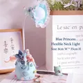 Blaue DIY Blumenlampe mit Puppenbasis und flexiblem Hals, 8cm breit und 35cm hoch - Blaue Augenschutzlampe + Ladekabel + Materialset