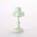 Dettaglio della mini lampada da tavolo retrò verde menta con paralume a petalo e tasto touch - verde chiaro