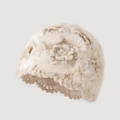 Chapeau cloche élégant en peluche tricotée beige avec motif floral au crochet - Taille unique / Blanc Cassé