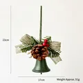 Addobbo natalizio con campanella verde, pigne e bacche rosse, misura 23x17cm - Verde Con Campanello