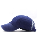 Cappellino da baseball in denim blu con dettagli strappati vintage e visiera curva - M(56-58cm) / Blu Zaffiro