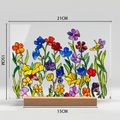 Vista detallada de la decoración floral de acrílico 21x15cm con dimensiones y base de madera - Estilo BTU417 Con Base Grande de Madera
