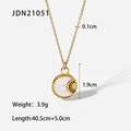 Detalle del collar luna de oro de 18K con colgante de nácar y medidas del producto - Estilo Sol Luna Concha (JDN21051)