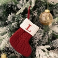 Calza natalizia in maglia rossa a trecce con risvolto bianco e lettera L ricamata - Calza con Lettera Rossa-L