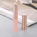 Mini pennello labbra in silicone con cappuccio oro rosa e corpo rosa smerigliato per trucco - Manico in Legno Rosa Opaco