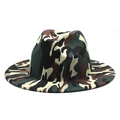Dettaglio del cappello fedora mimetico che mostra il feltro testurizzato e la tesa larga - Mimetico Caffè Verde Scuro (2#)