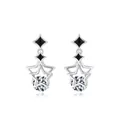 Orecchini a stella in argento 925 con pendenti in zircone su sfondo bianco e riflesso - Argento 925 / Argento