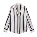 Détail d'une chemise en satin blanc à rayures verticales bleu foncé et boutons - Rayé Bleu