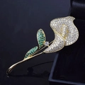 Spilla calla dorata con zirconi bianchi a pavé e dettagli di foglie verdi - Calla colorata / Oro Multicolore