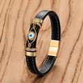 Dettaglio del bracciale punk in pelle nera con ciondolo occhio dorato e chiusura magnetica - Stile H (Occhio del Male Magnetico)
