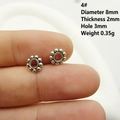 Macro-opname van 8mm zilveren sneeuwvlok-tussenkralen met afmetingen en gatdetails - Stijl 4#