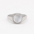 Anello tondo d'argento minimalista con inserto in madreperla bianca naturale lucida - US 6 / Argento Conchiglia Bianca