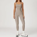 Nauwsluitende taupe bodysuit met dunne bandjes en gekruiste rug voor yoga en fitness - S / Kameel Grijs