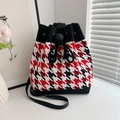 Secchiello in maglia pied de poule rosso e nero con coulisse e tracolla regolabile - Pied de Poule Rosso