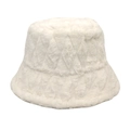 Detalle de gorro de pescador de felpa blanca con piel sintética suave y diseño acolchado - M(56-58cm) / Blanco