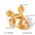 Detalle del anillo ondulado bañado en oro de 18K con dimensiones y peso de 4,7g - Estilo de Onda Irregular Dorado (HC-R30386)