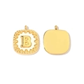 Macro-opname van de voor- en achterkant van de 14k vergulde vierkante hanger met letter B - Letter B
