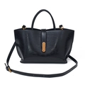 Borsa tote nera in pelle cerata con chiusura dorata e doppi manici superiori - Nero