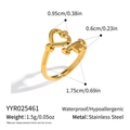 Detailansicht eines 18K Gold-Edelstahlrings mit einzigartigem Herz-Schlüssel-Design - Herz Schlüssel Stil (YYR025461)