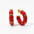 Boucles d'oreilles créoles dorées en C avec émail rouge et incrustations de cristaux - Rouge (KDE2014)