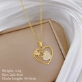 Detaillierte Größenangaben für die goldene Herz-Halskette mit glänzenden Kristallen - Hohl Mehrfach Herz Stil (G545)