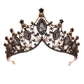 Dettaglio macro del diadema in cristallo nero gotico con metallo bronzo antico e pietre marquise - Rame Antico Nero