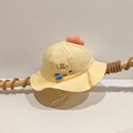 Detalle de gorro de sol amarillo para bebé en algodón con bordado y estrella de peluche - 48-50cm (1-2 años) / Pollito Amarillo
