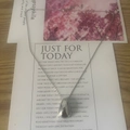 Polished silver teardrop pendant necklace in minimalist french retro style for daily wear - Waterdrop Style / Silver