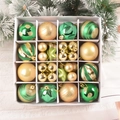 42-delige kerstballenset in groen en goud, verpakt in een witte 16-vaks doos - Groen + Goud 42-delige geschenkdoosset