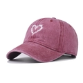 Berretto da baseball bordeaux lavato vintage con ricamo a cuore di spine bianco - Regolabile / Ghirlanda di Cuori Rosso Vino