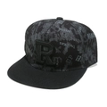 Dettaglio del cappello snapback hip-hop con ricamo a lettera R in 3D e stampa graffiti - M (56-58cm) / Nero