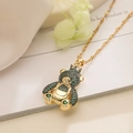 Collana con ciondolo orsetto corona placcata in oro, zirconi verdi e gemme a cuore - Zircone Verde (23579)
