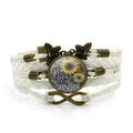 Bracciale multistrato vintage con gemma solare in vetro e ciondoli farfalla - Bianco
